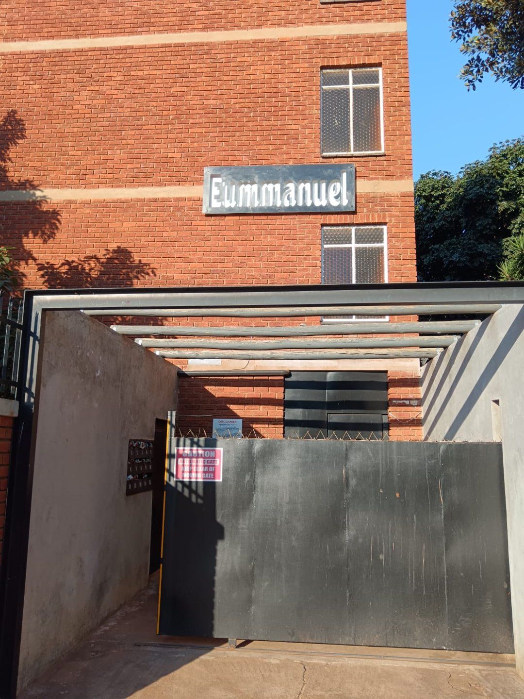 Three Bedroom Two Bathroom Apartment - Eummanuel